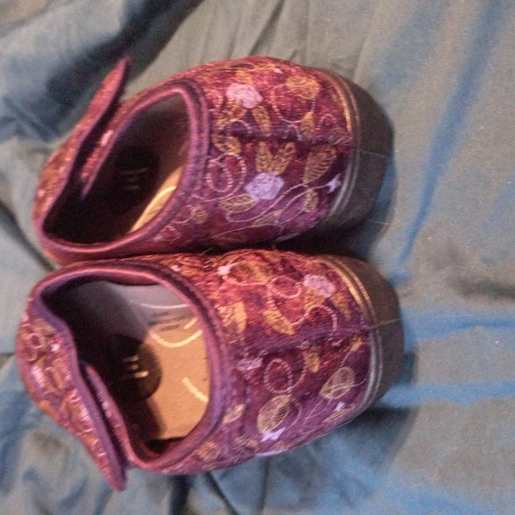 Foot Thrills supportive adaptive slippers - Picture 6 of 6